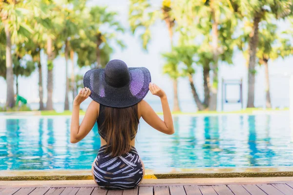 Portret Mooie Jonge Aziatische Vrouwen Vrolijke Glimlach Ontspannen Rond Zwembad — Stockfoto