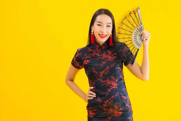 Porträt Schöne Junge Asiatische Frau Trägt Chinesisches Kleid Mit Fächer — Stockfoto