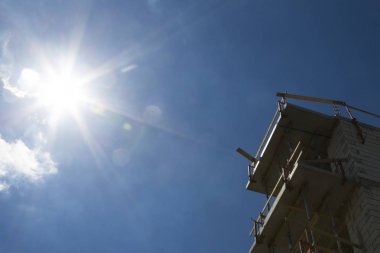 Mavi gökyüzü arka plan ile constrution site