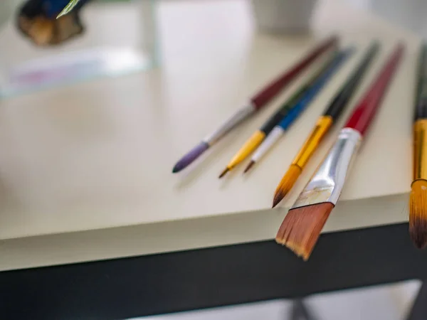 ペイントブラシと鉛筆のセット — ストック写真