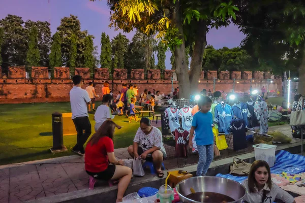 Kanchanaburi Thailand Novenber 2015 Unbekannter Tourist Spaziert Der Fußgängerstraße Pakphraek — Stockfoto