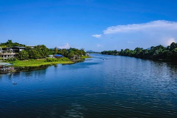 Kwai Nehri Kanchanaburi 'nin güzel manzarası, Tayland gezisi