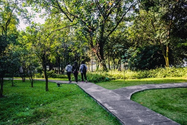 Foshan Şehrindeki Xiqiao Dağı Ndaki Gölün Yanına Park — Stok fotoğraf