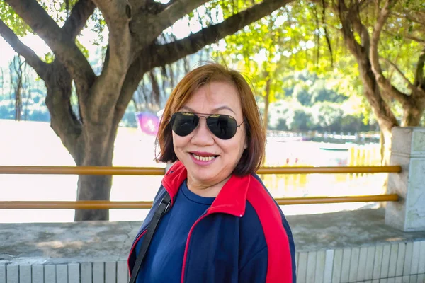Portrait Photo Senior Asian Women Wear Sunglass Smile Very Happy — ストック写真