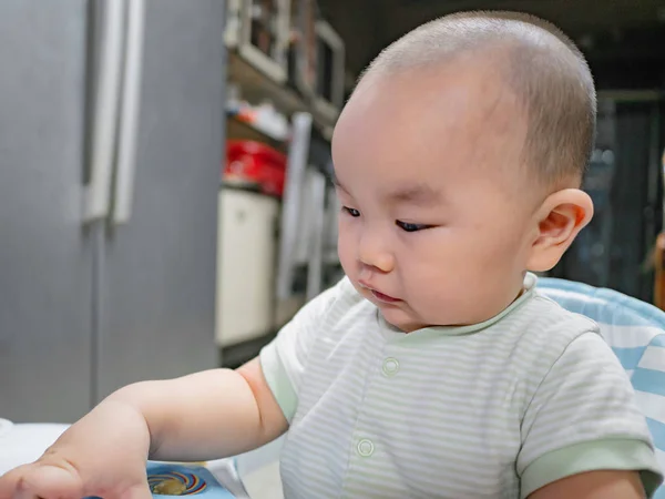Portraitfoto Von Cutie Und Schöner Asiatischer Junge Baby Oder Säugling — Stockfoto
