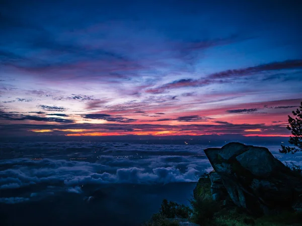 Vacker Soluppgång Himmel Med Klippig Klippa Morgonen Khao Luang Berget — Stockfoto