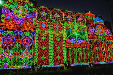 Bangkok / Tayland - 1 Ocak 2016: Bangkok Metropolis 'in Yeni Yıl Işık Gösterisinde İnsanların Işığı Görmeye Geldiği Işık Gösterisinde hafif dekor. Bangkok Valisi Sukhumbhand Paribatra' nın yolsuzluk iddiası 39 milyon baht.