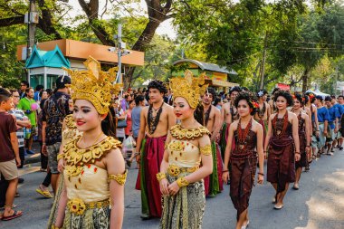 Bangkok / Tayland -17 Ocak 2014: Tayland Turizm Festivali Fair.Bangkok 'ta Yürüyen Taylandlılar Yürüyüşü