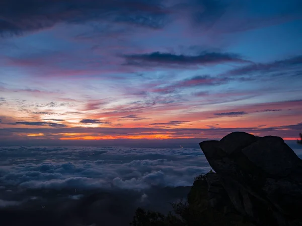 Vacker Soluppgång Himmel Med Silhuett Klippig Klippa Morgonen Khao Luang — Stockfoto