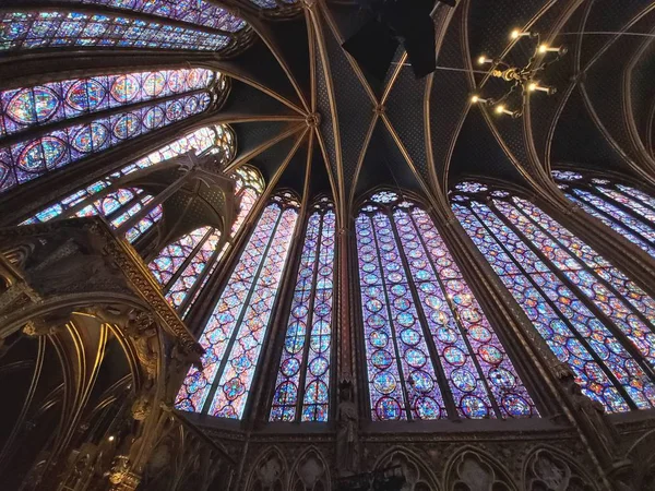 Paris 'teki Saint-Chapelle' de Lekeli Cam