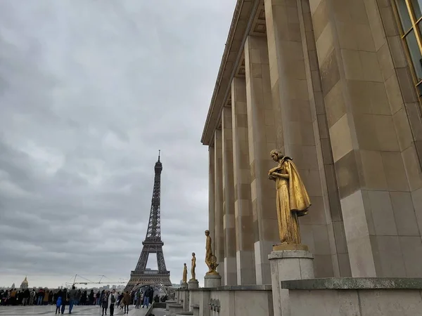 2020 Paris França Praça Trocadro Estátuas Ouro — Fotografia de Stock