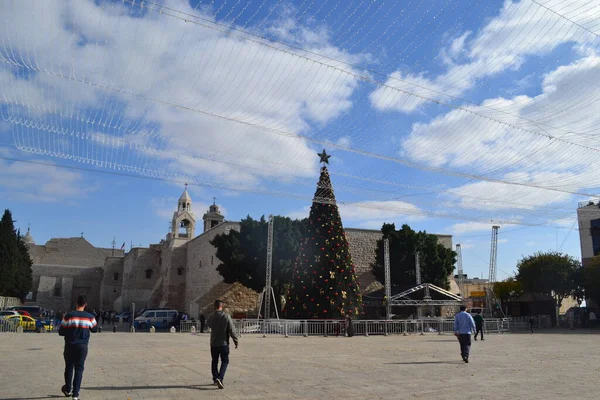 Aralık 2019 Beytüllahim Nın Doğumu Tapınağı Nın Girişinin Önündeki Ana — Stok fotoğraf