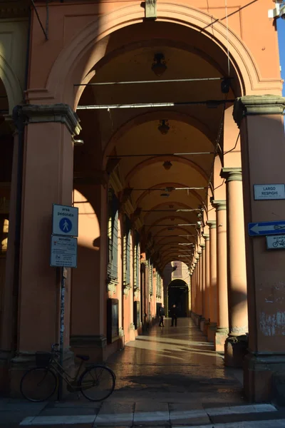 Circa December 2019 Bologna Italië Bologna Straten Kerstverlichting Stadsdecoratie Bogen — Stockfoto