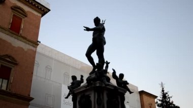 Bolonya 'daki Neptün Çeşmesi, heykeltıraş Jambolon tarafından yaratıldı.