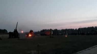Antik bir silahtan bir atış Trebuchet