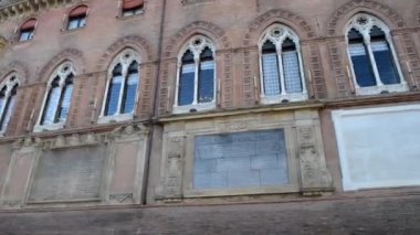 Bolonya 'daki Neptün Çeşmesi, heykeltıraş Jambolon tarafından yaratıldı.