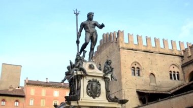 Bolonya 'daki Neptün Çeşmesi, heykeltıraş Jambolon tarafından yaratıldı.