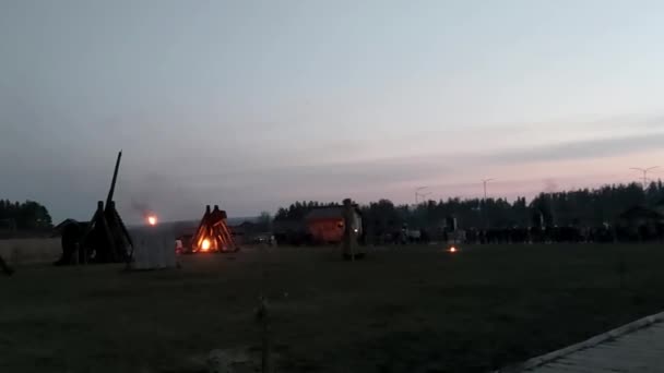 Een Schot Van Een Oud Wapen Trebuchet — Stockvideo