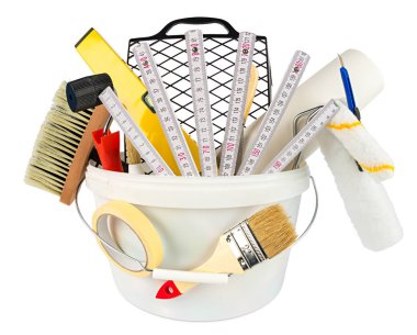 Tadilat dekorasyon DIY araçları beyaz arka plan üzerinde izole dolu boya kovası