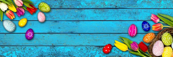 Renkli Ahşap Panorama Yumurta Arka Plan Lale Sepet Rustik Eski — Stok fotoğraf