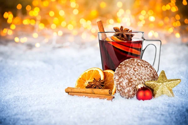 Hot Mulled Spiced Red Wine Glass Mug Gingerbread Orange Slice — Stock Photo, Image