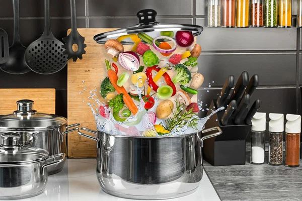 Creatieve voedsel keuken koken voedsel explosie concept — Stockfoto