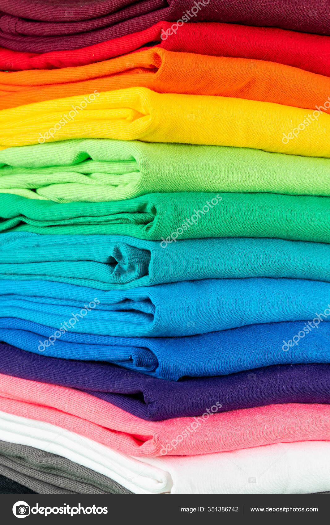 Primer Plano Pila Muchas Nuevas Camisetas Algodon Tela Fresca Colores Foto de stock 351386742 stockfoto graf