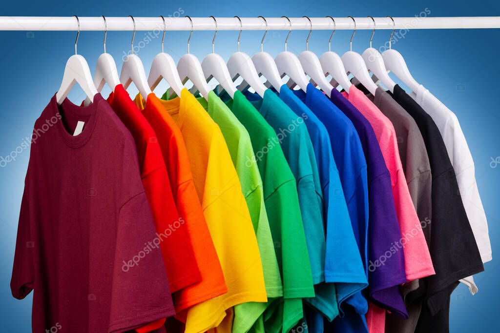 Fila Muchas Nuevas Camisetas Algodon Tela Fresca Colores Arcoiris Coloridos Foto de stock stockfoto graf 351388292