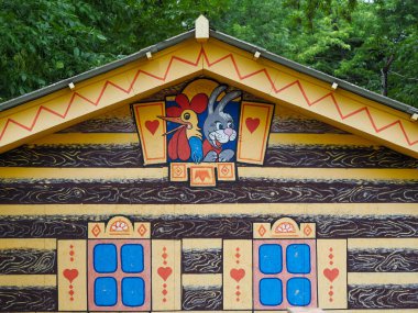 Ormandaki peri masalı karakterlerinin evi.