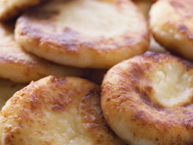 Arkaplan olarak süzme peynirli krep peynirli kekler