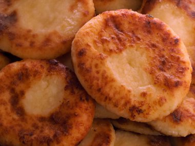 Arkaplan olarak süzme peynirli krep peynirli kekler