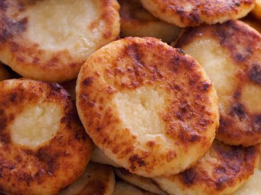 Arkaplan olarak süzme peynirli krep peynirli kekler