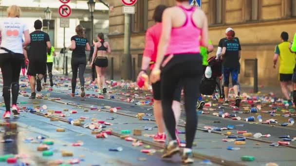 Praga Repubblica Ceca 17 aprile 2017: mezza maratona — Video Stock