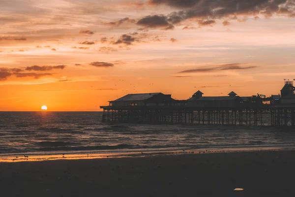 Blackpool Central Pier, Lancashire, England, UK. Lovely sunset with birds, soft colours, background. — Stock Photo, Image