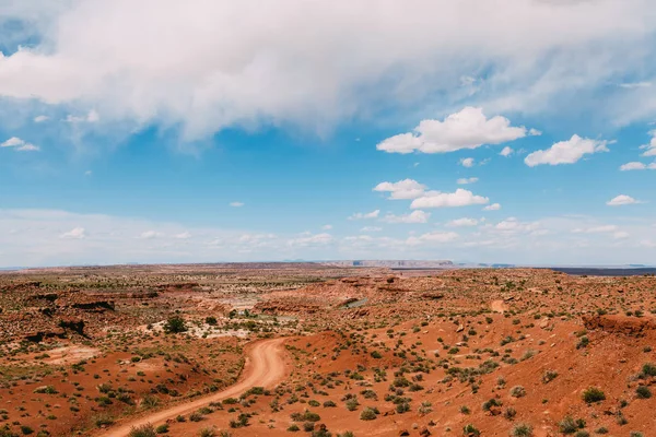 Krajina Monument Valley, Arizona, West Usa. Obrázek ze silnice. — Stock fotografie