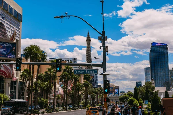 LAS VEGAS - 08 DE MAYO: Vista de la tira el 08 DE MAYO de 2019 en Las Vegas. La zona principal de Las Vegas es un tramo de 6,8 km (4,2 millas) del bulevar Las Vegas en el condado de Clark, Nevada. . — Foto de Stock