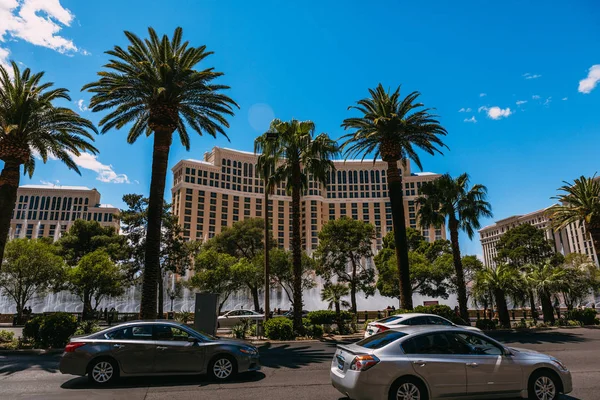 LAS VEGAS - MAY 08 : View of the strip around Hotel Caesars palace on MAY 08, 2019 in Las Vegas. The Las Vegas Main Strip is an approximately 4.2-mile (6.8 km) stretch of Las Vegas Boulevard in Clark — Stock Photo, Image