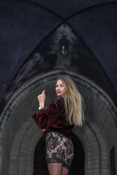 Young Girl Dressed Fur Coat Dress Standing Look Straight Stairs — Stock Photo, Image