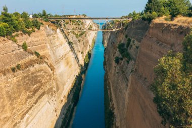 Yunanistan 'daki Korint Kanalı' nın manzarası. Yaz zamanı.