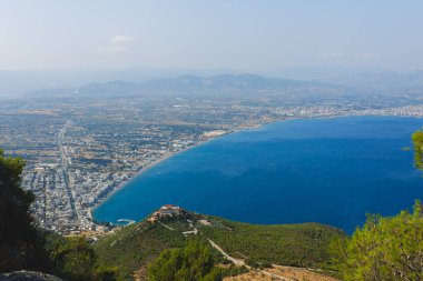 Loutraki ve Ege denizinin panoramik manzarası
