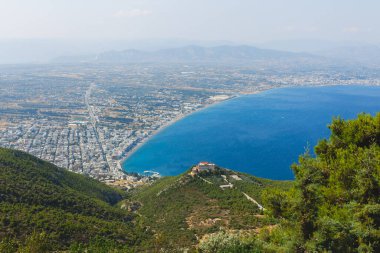 Loutraki ve Ege denizinin panoramik manzarası
