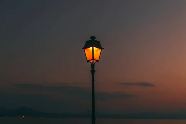 Puesta Sol Noche Grecia Iluminación Interior Linterna Brillante —  Fotos de Stock
