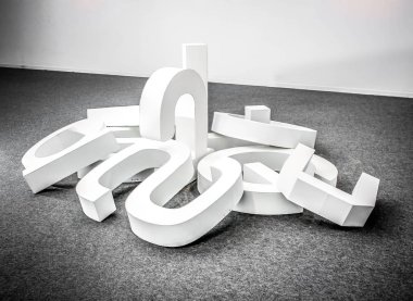 Birbiri üstüne yığılmış şarkı sözleri