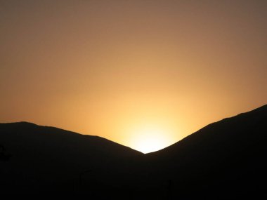 Makedonya 'nın Galiçya Ulusal Parkı Dağları üzerinde gün batımı. Galiçya, Ochrid ve Prespa olmak üzere iki göl arasındaki ulusal parktır. Balkan doğası ve keşif kavramı.