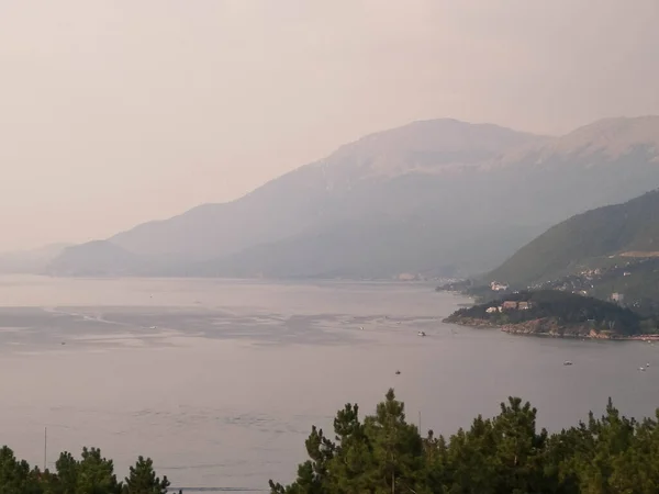 Ochrid Gölü Kıyısında Ochrid Gölü Güzel Şeffaf Sularıyla Tanınan Unesco — Stok fotoğraf