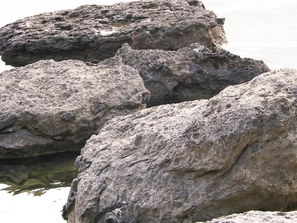 自然の背景としてオクリッド湖の海岸の石 自然と旅のコンセプト — ストック写真