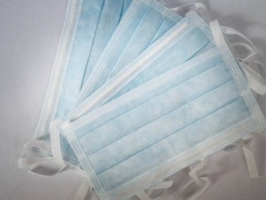 Antibakteriyel koruyucu maske. Coronavirus koruması. Voronavirüs enfeksiyonunu önlemek için hijyen çok önemlidir. Boşluğu kopyala.