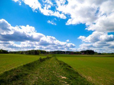 Kashubia Offroad - tipik Kashubian Bölgesi manzarası, Kuzey Polonya. Seyahat ve doğa kavramı.