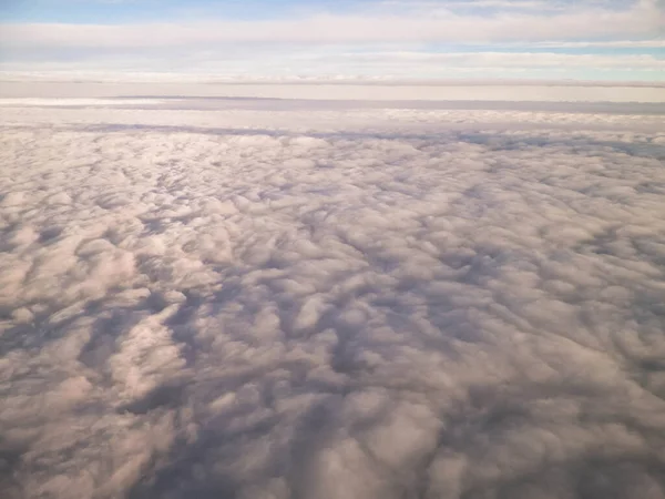 Wolkengebilde Bilden Ebene Über Den Wolken Fliegen — Stockfoto