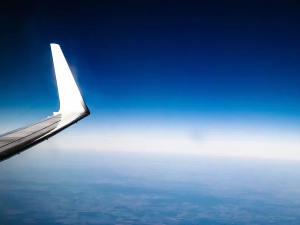 Blick Aus Dem Flugzeugfenster Auf Den Planeten Erde Und Den — Stockfoto